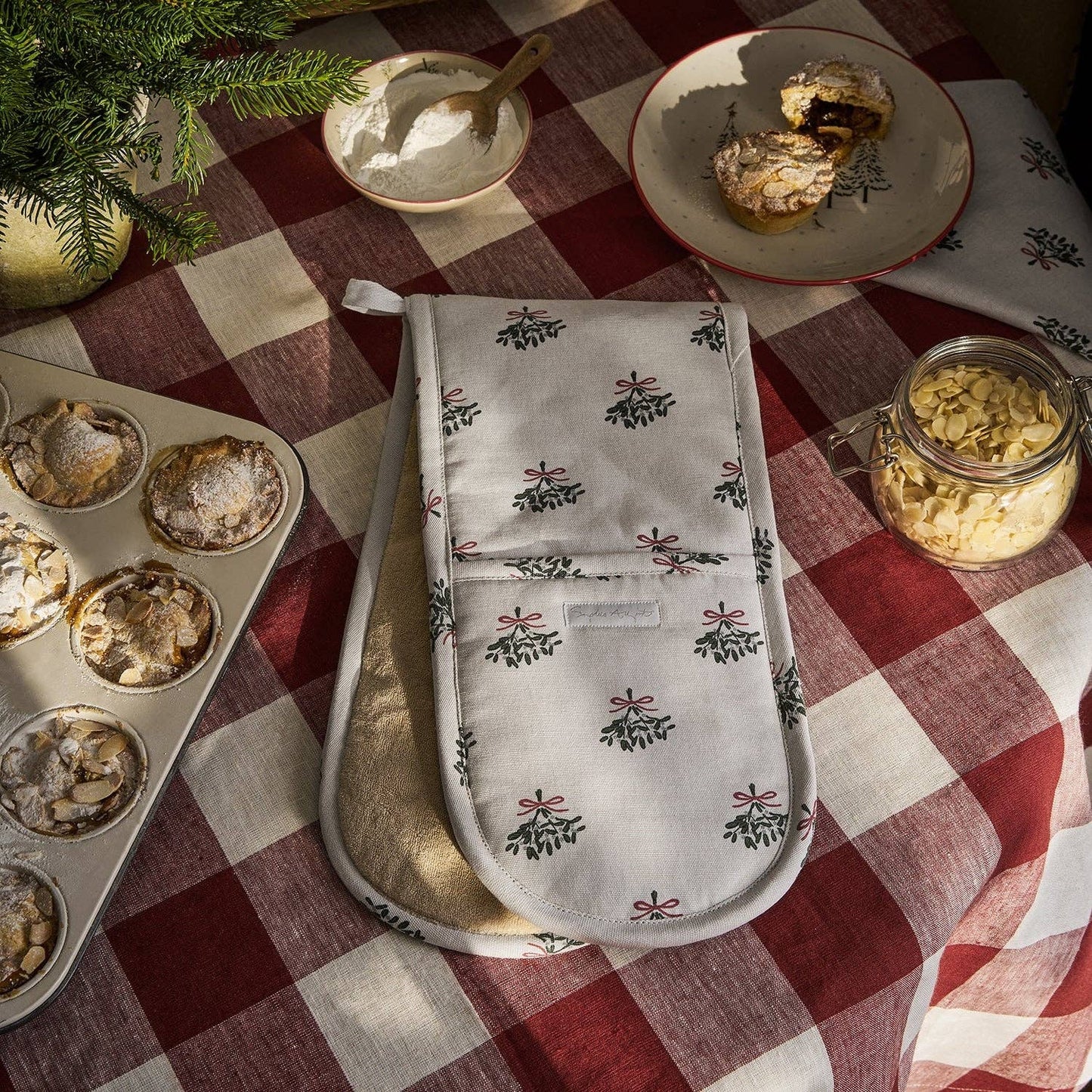 Mistletoe Double Oven Glove Sophie Allport