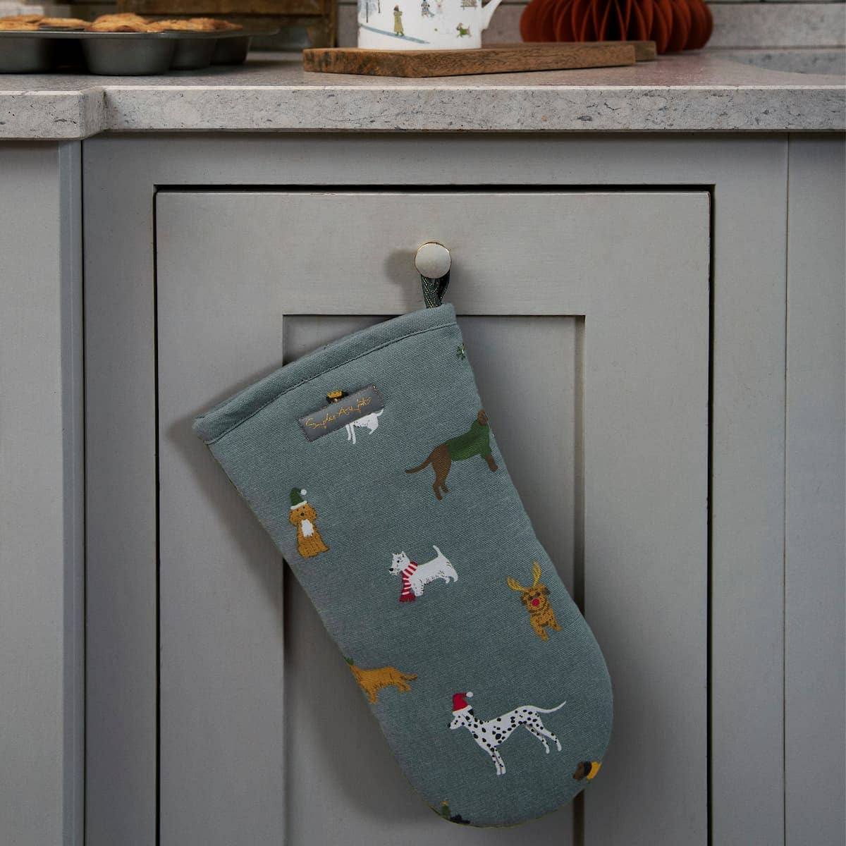 Christmas Dogs Oven Mitt Sophie Allport